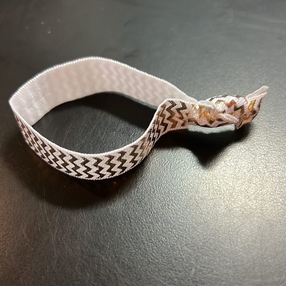 2 packs of Bridal Party Hair Ties, 3 Black & 3 White Bride & Bride Tribe ties - Picture 6 of 9